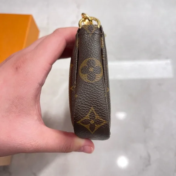 Louis Vuitton monogram mini pochette - Picture 6 of 16